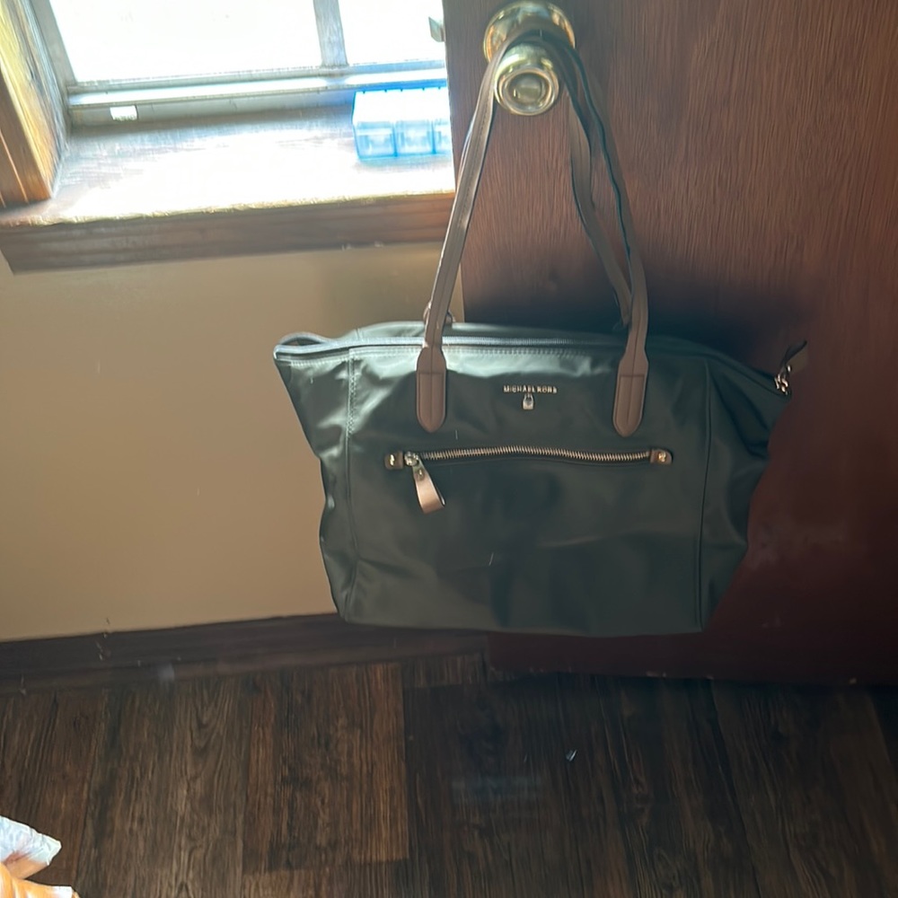micheal kors satchel purse